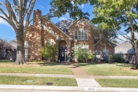 Photo of 3409 Sage Brush Trail, Plano, TX 75023 (MLS # 21243544)