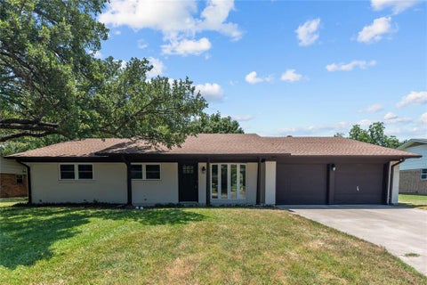 Photo of 2008 Maplewood Drive, Gainesville, TX 76240 (MLS # 21403146)