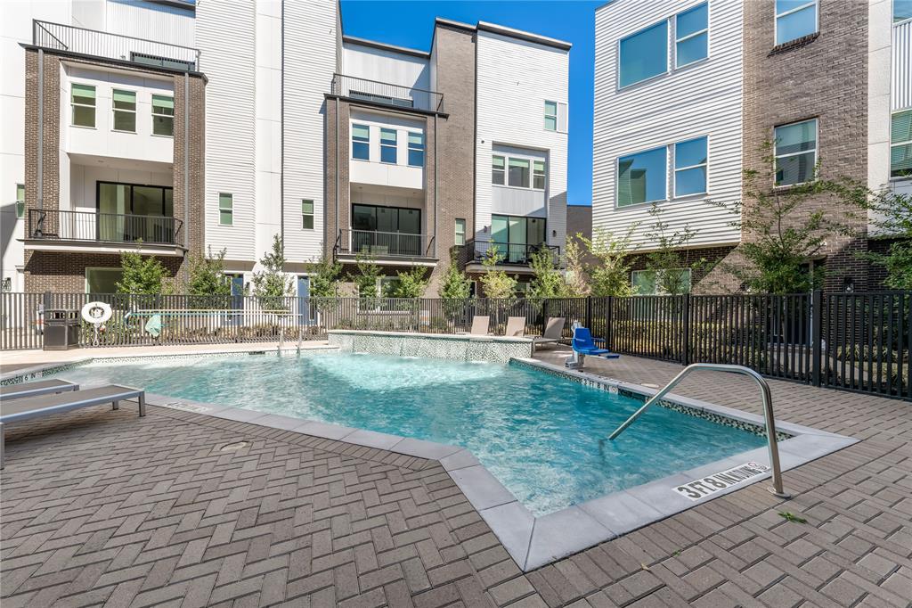 Trinity Twnhms #2 - Residential