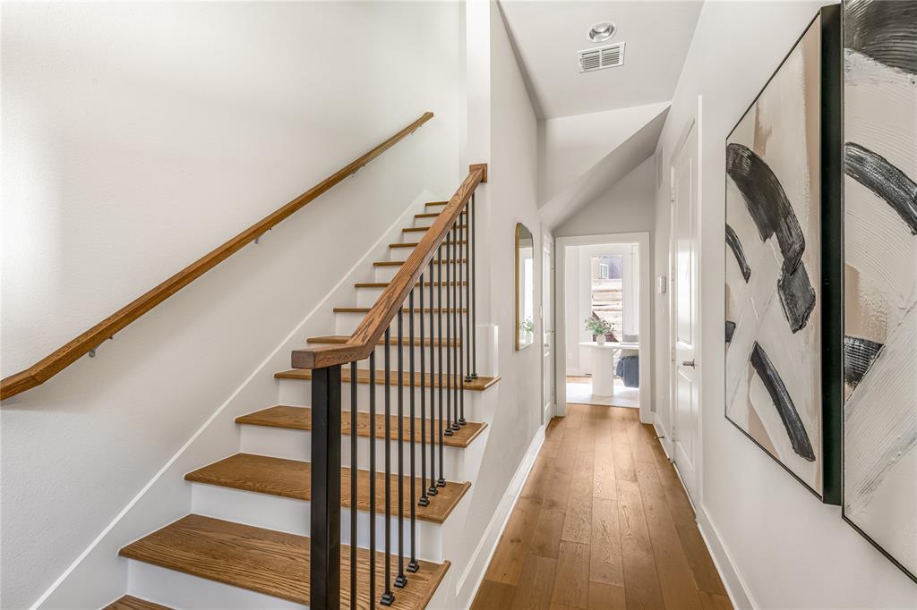 381 E Greenbriar Lane 401