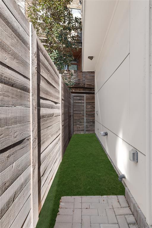 Trinity Twnhms #2 - Residential