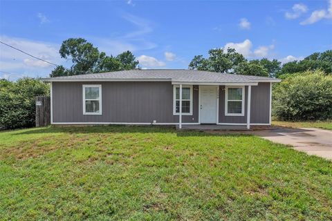 Photo of 1500 Langston Street, Fort Worth, TX 76105 (MLS # 21298641)