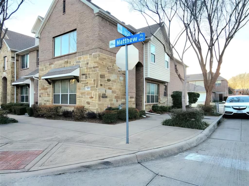 652 Matthew Place