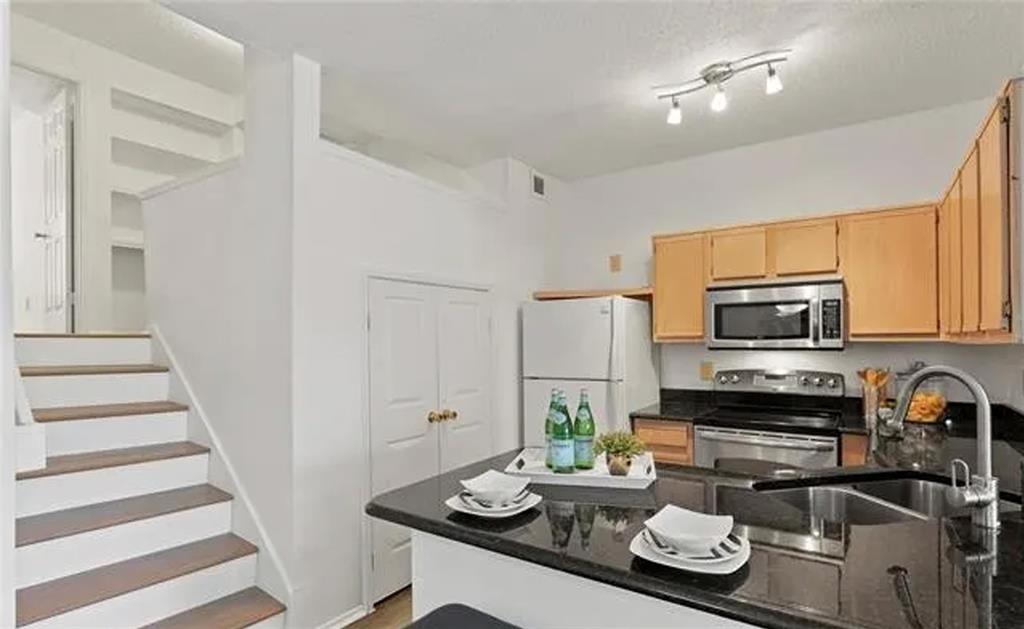 TOPAZ TOWNHOMES CONDO - Residential