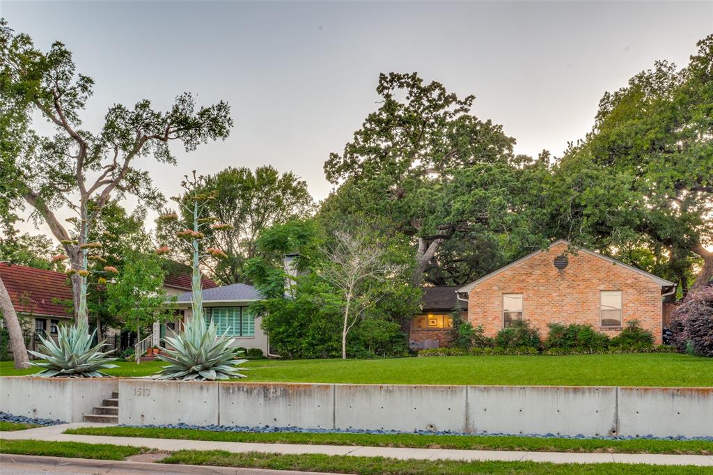 1513 Cedar Hill Avenue