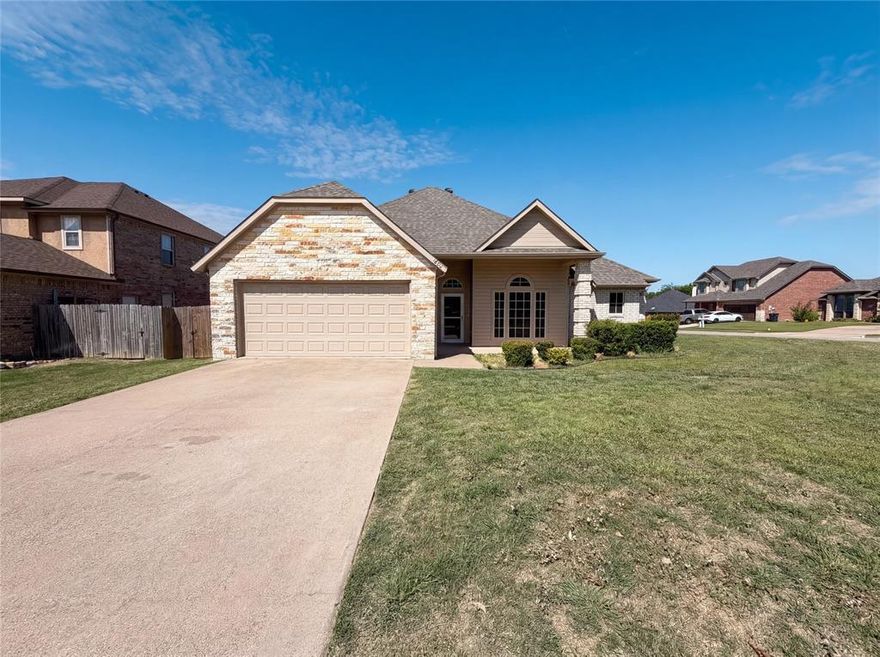 Welcome to this charming home nestled in the heart of Cleburne, offering comfort, space, and everyday convenience. Step
inside to a bright and inviting layout featuring a spacious living area perfect for relaxing or entertaining guests. The kitchen
provides ample cabinetry and counter space, seamlessly connecting to the dining area for easy flow. Generously sized
bedrooms offer flexibility for family, guests, or a home office, while the primary suite serves as a peaceful retreat with its own
private bath.
Outside, enjoy a sizable backyard with plenty of room for outdoor gatherings, pets, or future
customization. Conveniently located near local shopping, dining, and schools, this home is an
excellent opportunity for those seeking both comfort and value in a well-established neighborhood.