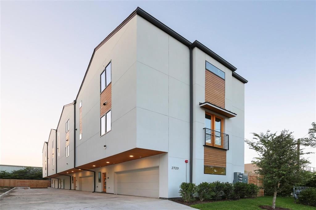 2723 Kimsey Drive 104