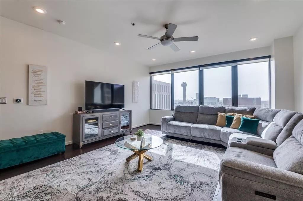 Metropolitan 1200 Main Street - Residential