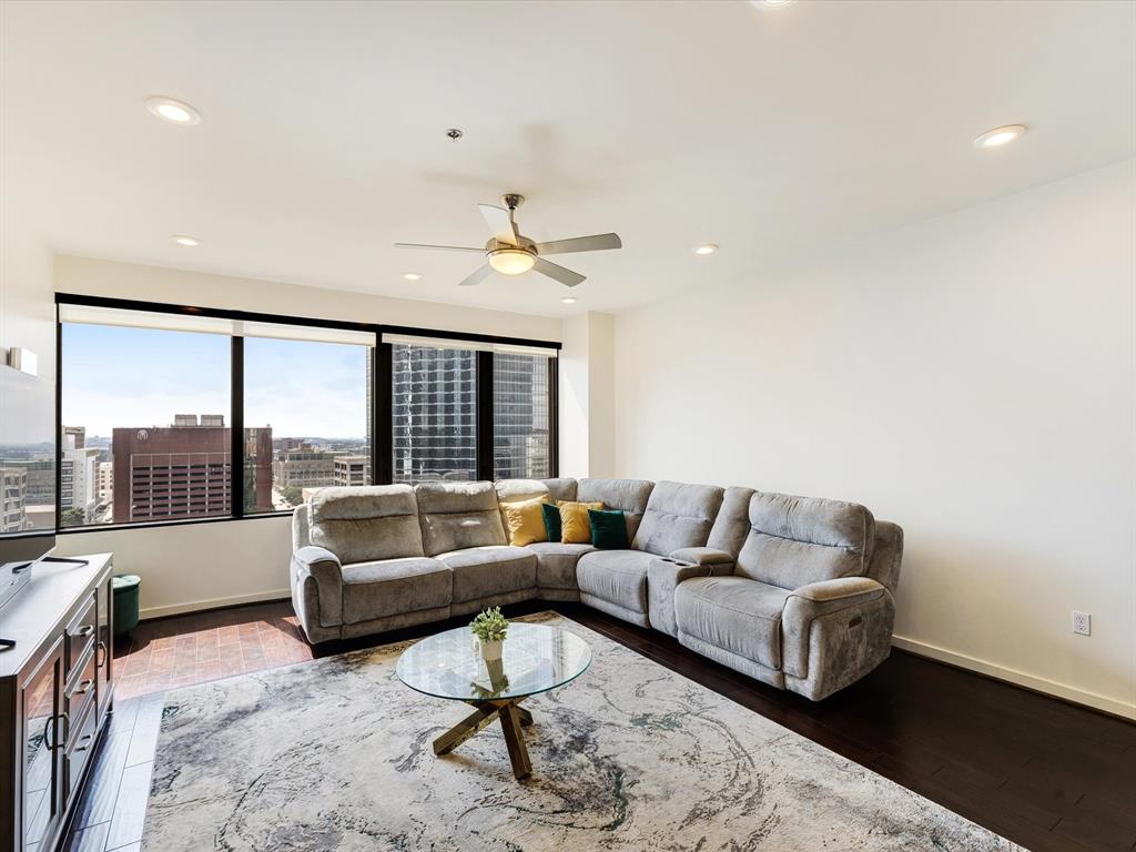 1200 Main Street 1404
