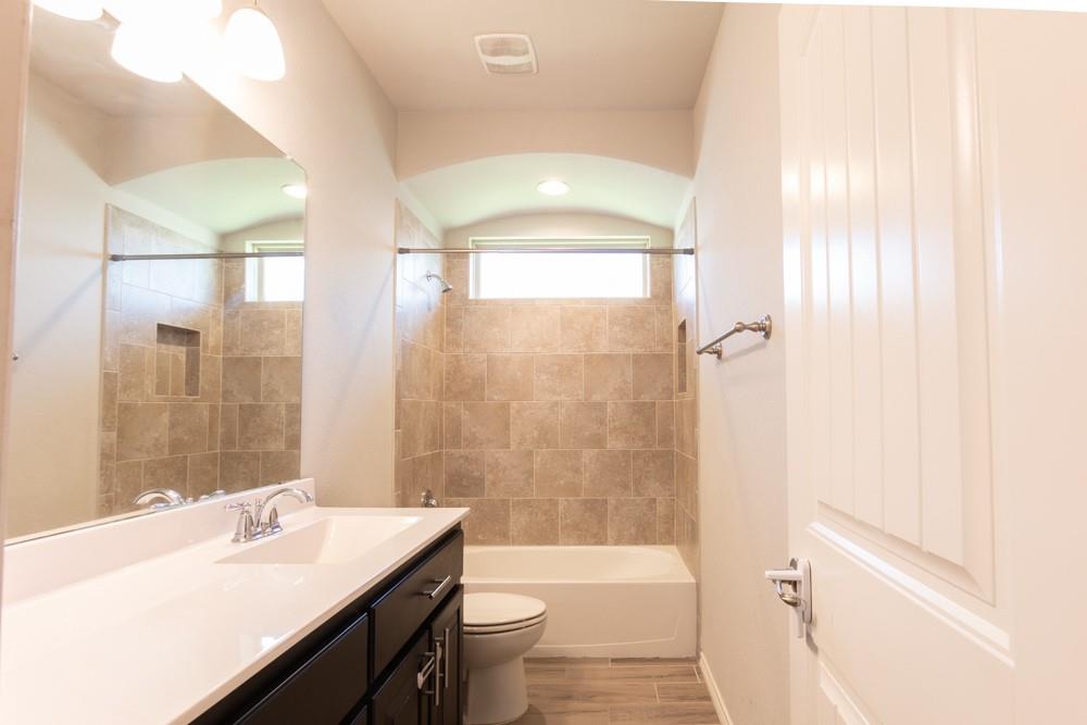 1127 Donnington Trail