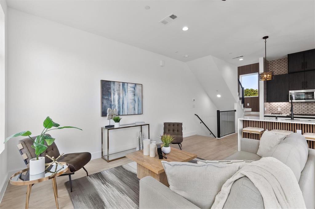 Dallas Land & Loan Cos Add 03 - Residential Lease