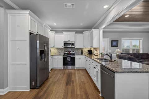 Tiny photo for 424 E Pennsylvania Avenue, Van, TX 75790 (MLS # 21341688)