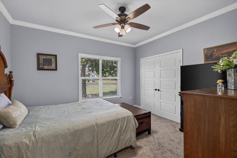 Tiny photo for 424 E Pennsylvania Avenue, Van, TX 75790 (MLS # 21341688)