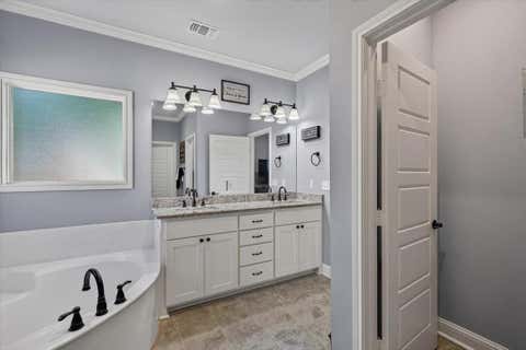 Tiny photo for 424 E Pennsylvania Avenue, Van, TX 75790 (MLS # 21341688)
