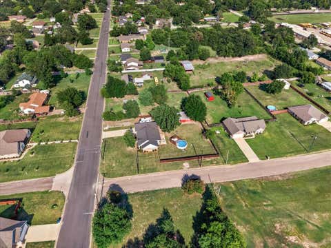 Tiny photo for 424 E Pennsylvania Avenue, Van, TX 75790 (MLS # 21341688)