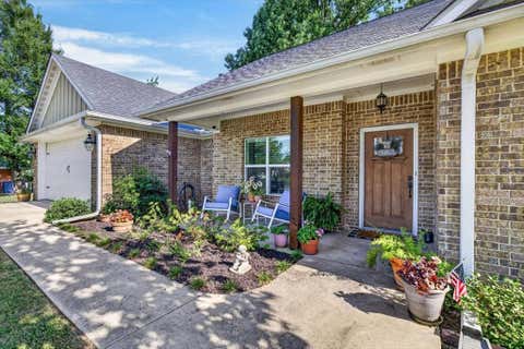 Tiny photo for 424 E Pennsylvania Avenue, Van, TX 75790 (MLS # 21341688)