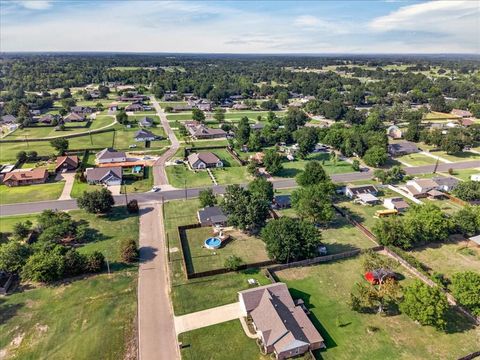 Tiny photo for 424 E Pennsylvania Avenue, Van, TX 75790 (MLS # 21341688)
