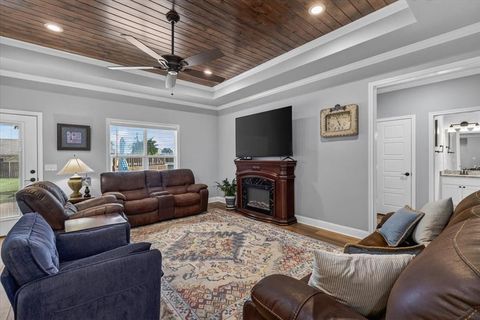 Tiny photo for 424 E Pennsylvania Avenue, Van, TX 75790 (MLS # 21341688)