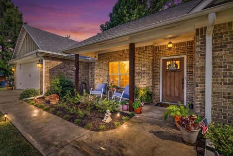 Tiny photo for 424 E Pennsylvania Avenue, Van, TX 75790 (MLS # 21341688)