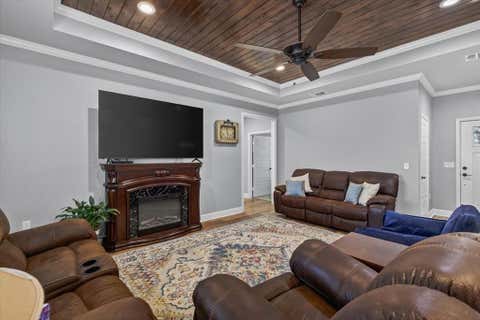 Tiny photo for 424 E Pennsylvania Avenue, Van, TX 75790 (MLS # 21341688)