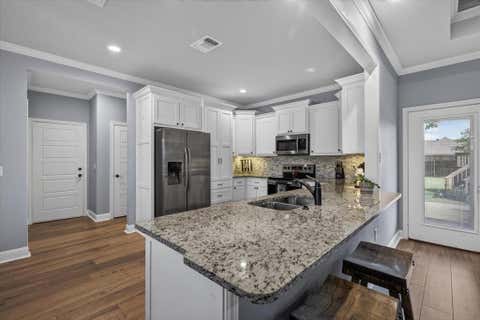 Tiny photo for 424 E Pennsylvania Avenue, Van, TX 75790 (MLS # 21341688)