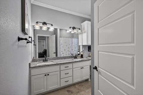 Tiny photo for 424 E Pennsylvania Avenue, Van, TX 75790 (MLS # 21341688)
