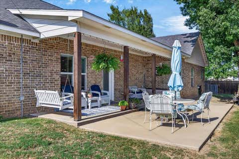 Tiny photo for 424 E Pennsylvania Avenue, Van, TX 75790 (MLS # 21341688)