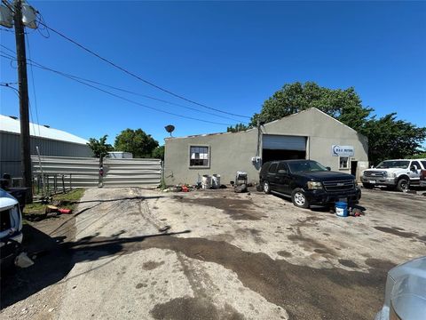 Photo of 300 E Kennedale Pkwy, Kennedale, TX 76060 (MLS # 21225624)