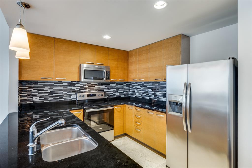 Metropolitan 1200 Main St Condo - Residential