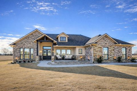 Photo of 1410 S Shore Drive, Bonham, TX 75418 (MLS # 21170193)