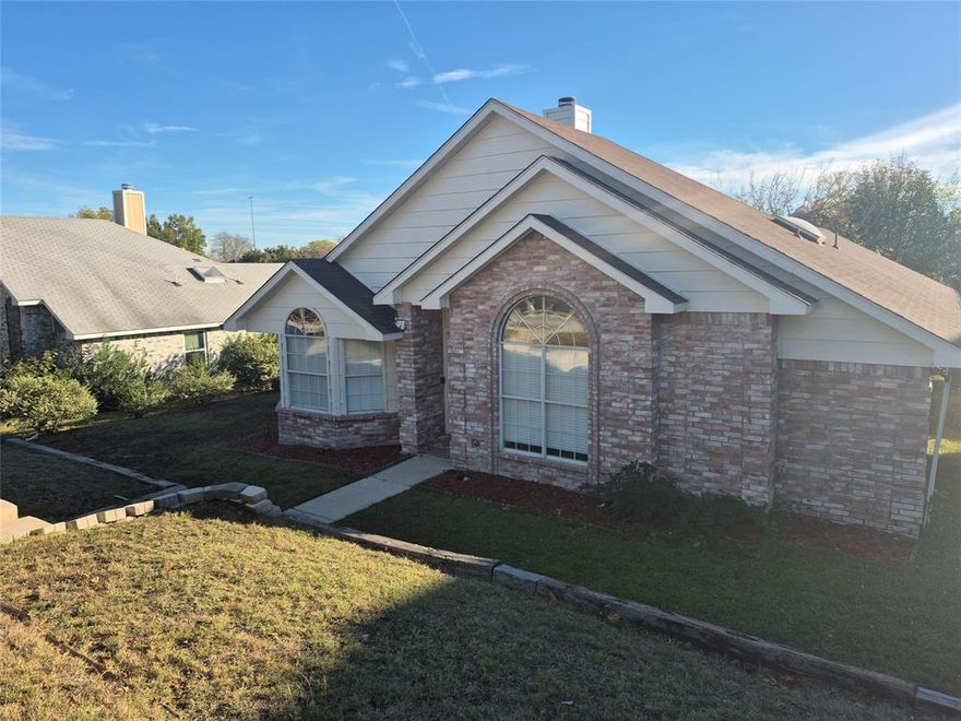 Welcome to this bright and spacious 3-bedroom, 2-bathroom single-family home, perfectly positioned for ultimate convenience. Located in a prime area, you are just a 5-minute drive from vibrant downtown dining and entertainment, and an even shorter 3-minute drive to both Towne Lake Park and Bonnie Wenk Park. Inside, you'll appreciate the airy atmosphere created by high ceilings and an abundance of natural light. The practical split-floorplan offers privacy, with the primary bedroom situated separately from the other two bedrooms. The primary bathroom features a huge skylight, adding to the bright and open feel. Step outside to your large, fenced backyard. All your shopping needs are met within minutes, making errands a breeze.