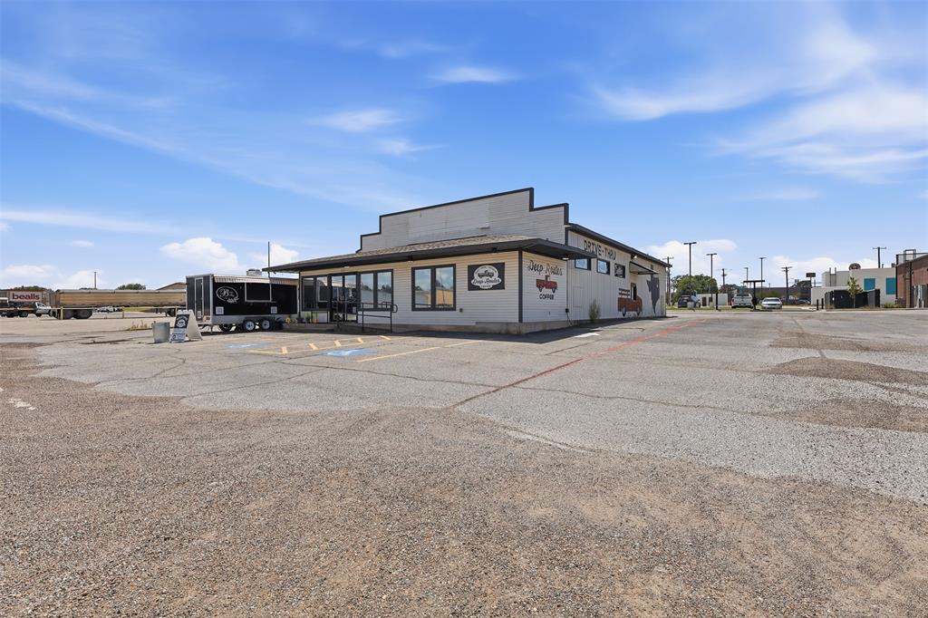 215 Shannon Road E
