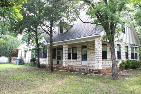 A home in Comanche