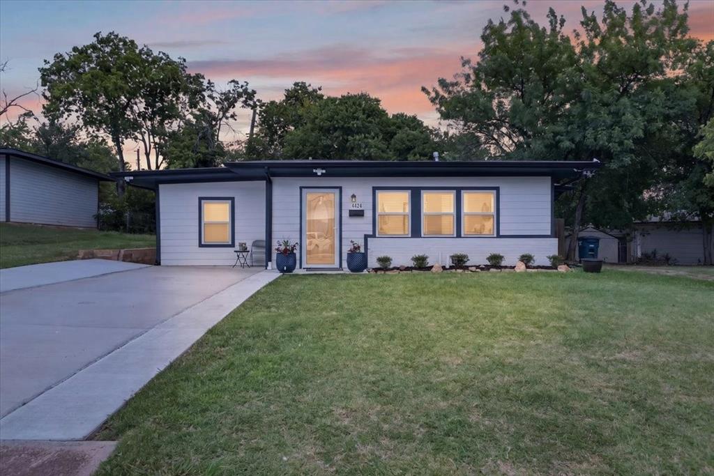 Photo of 4424 Wellesley Avenue, Fort Worth, TX 76107 (MLS # 21387803)