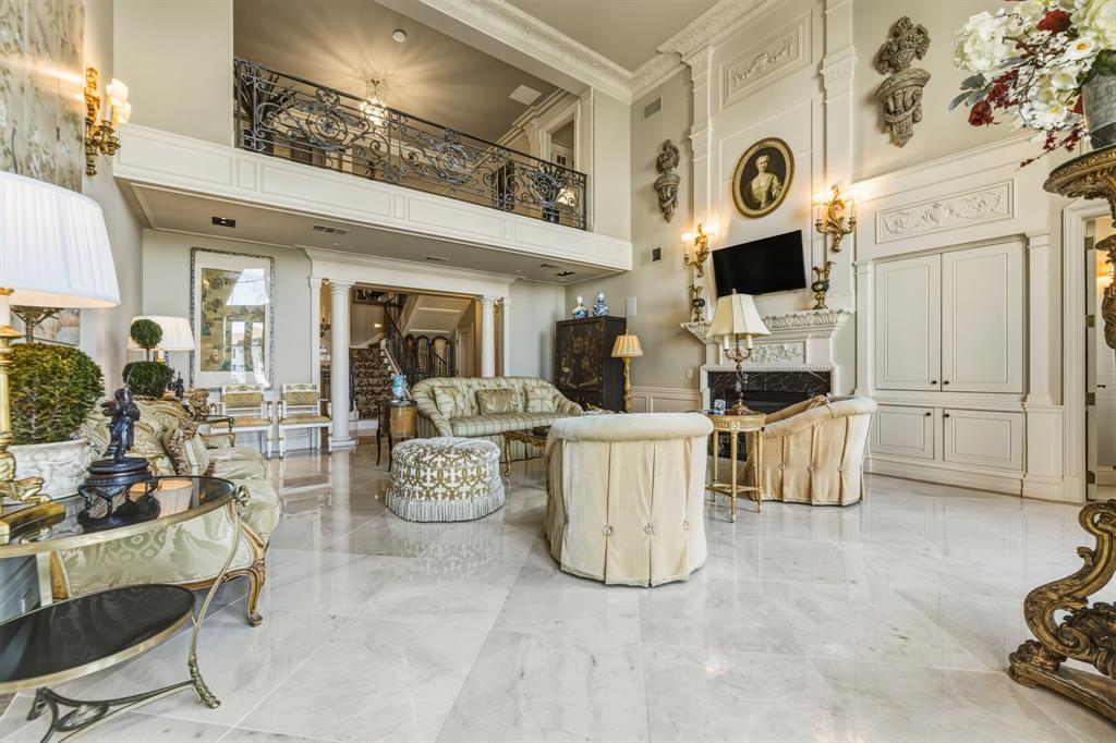 Photo 1 of 40 — 3535 Gillespie Street 704, Dallas, TX 75219