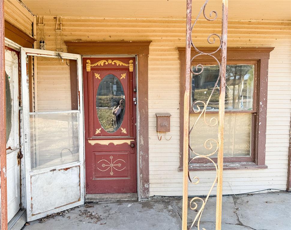 306 W 3rd Street
