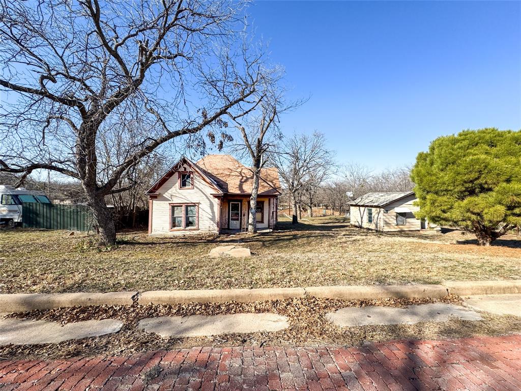 306 W 3rd Street