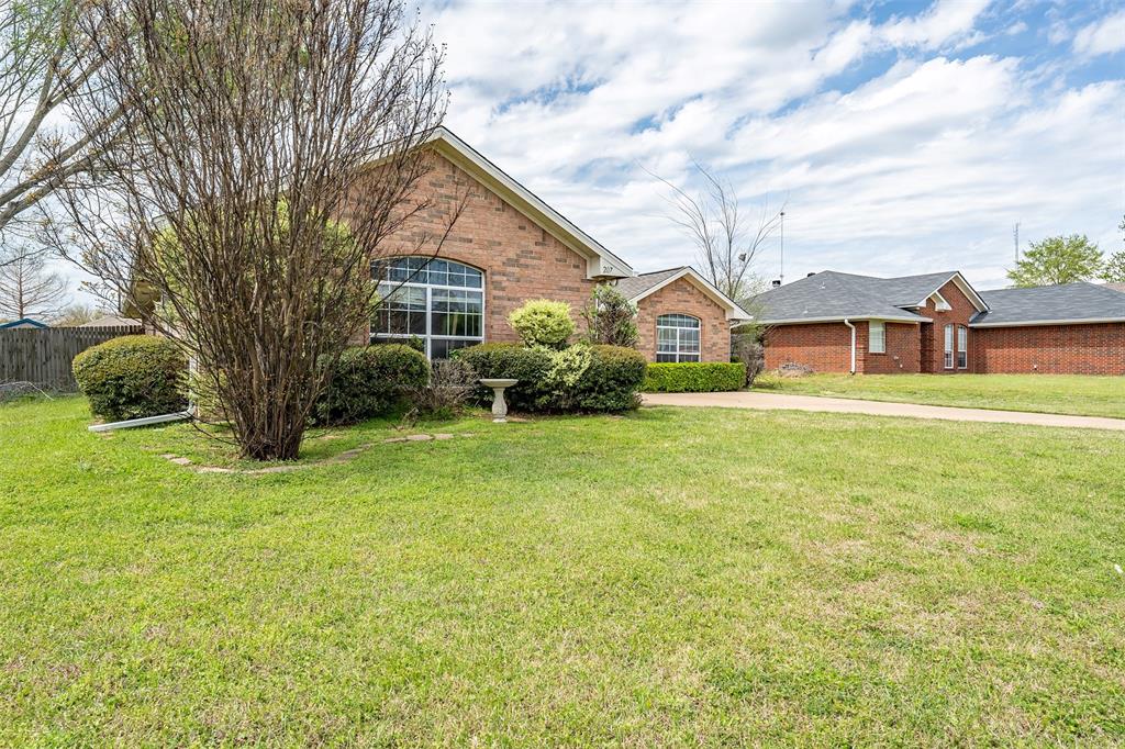 207 Willow Road