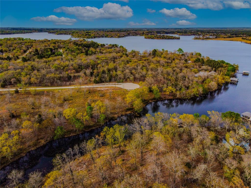 WHISPERING OAKS - Land