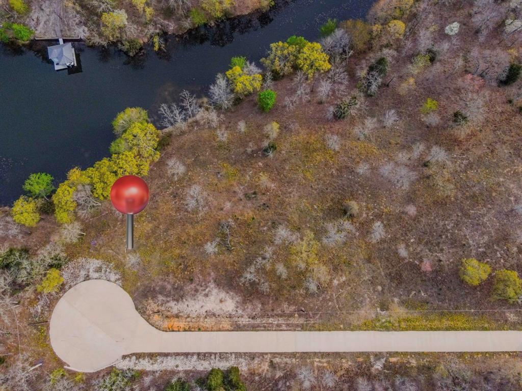 WHISPERING OAKS - Land