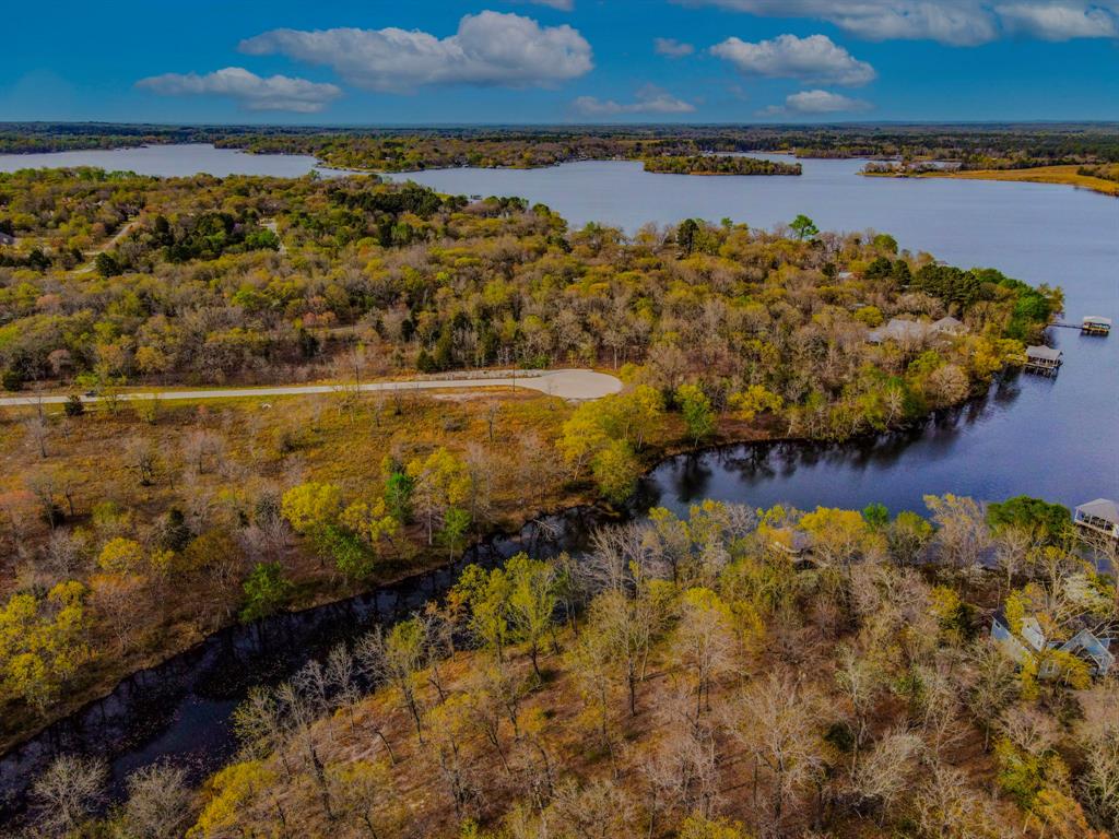 WHISPERING OAKS - Land