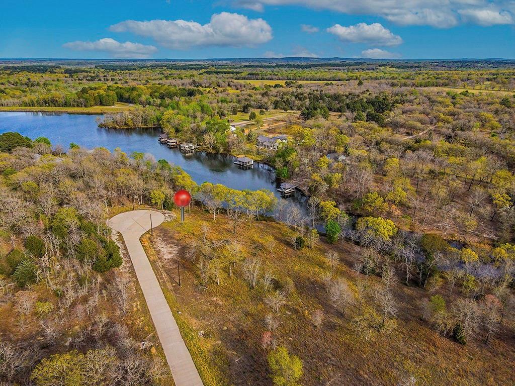 WHISPERING OAKS - Land