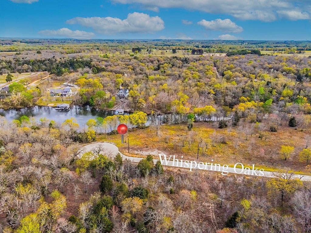 WHISPERING OAKS - Land