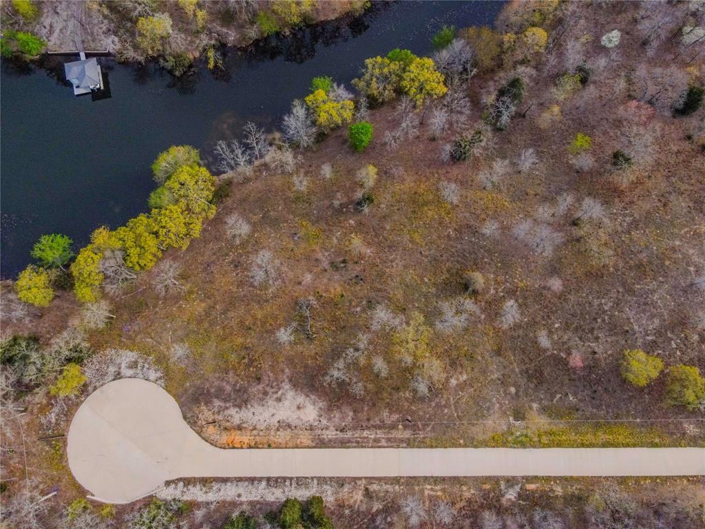 WHISPERING OAKS - Land