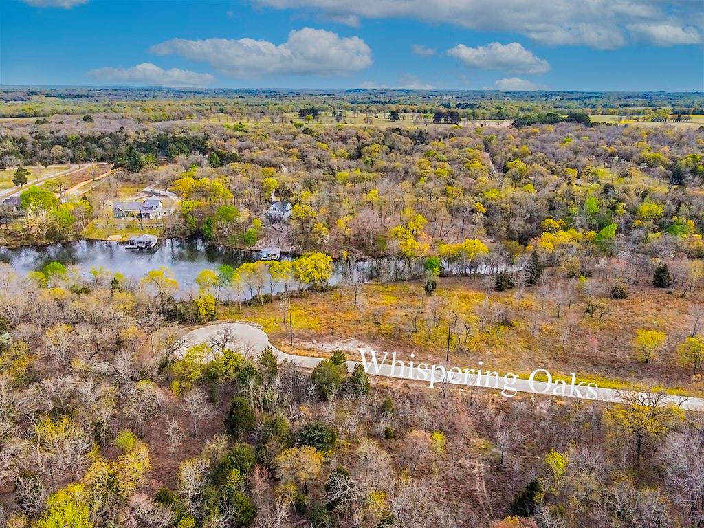 WHISPERING OAKS - Land