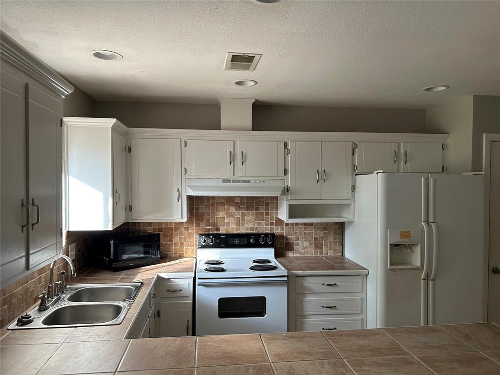 Claremont Add 06 Instl - Residential Lease