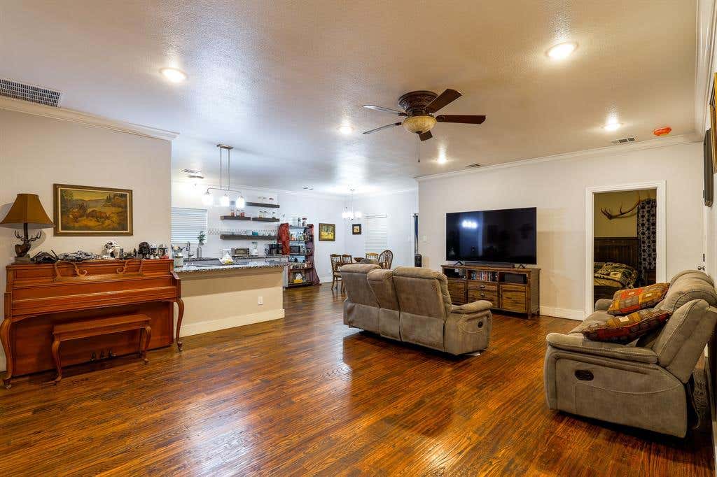 Photo of 1912 Belzise Terrace, Fort Worth, TX 76104 (MLS # 21302062)