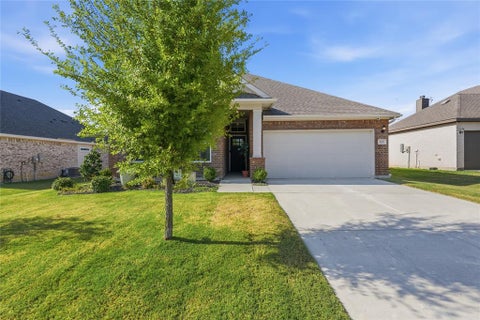 Photo of 303 Ranch Road, Justin, TX 76247 (MLS # 21391400)