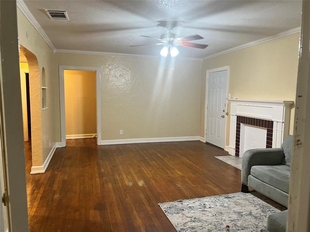 James Saunders Abstact - Land