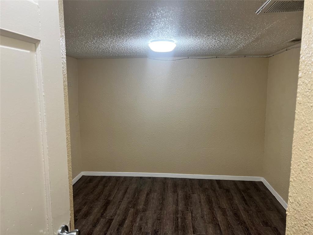 James Saunders Abstact - Land